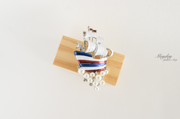 『遠い海へ出航する船のブローチ』 2枚目の画像