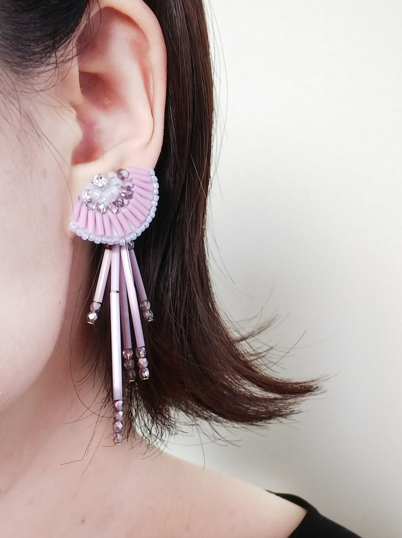 【Jellyfish】 ビーズ刺繍ピアスorイヤリング 4枚目の画像