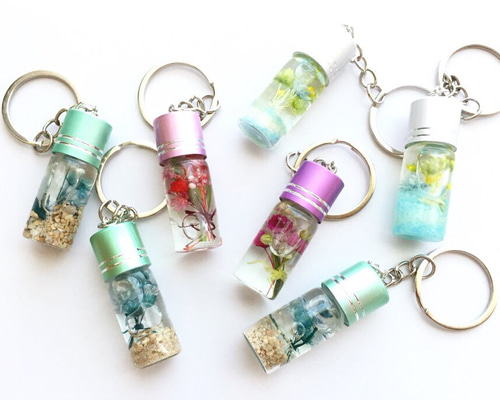 専用 固まるハーバリウム°・*:.。.☆お花のキーホルダー2個セット 再販 A＊F ミニブーケのハーバリウムキーホルダー☆ ハー