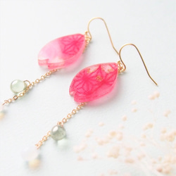 さくらの花びらイヤリング／ピアス｜さくら柄布入りアクリル｜金属アレルギー対応｜桜ハンドメイド2021 1枚目の画像