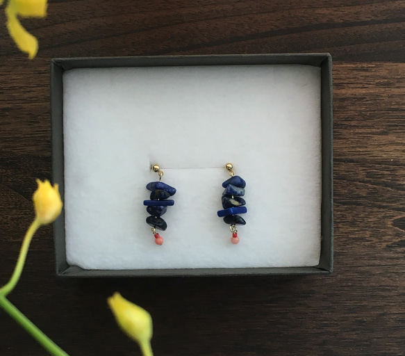 夏のおとしもの。Lapis-lazuli & Coral ピアス 【送料無料】 2枚目の画像