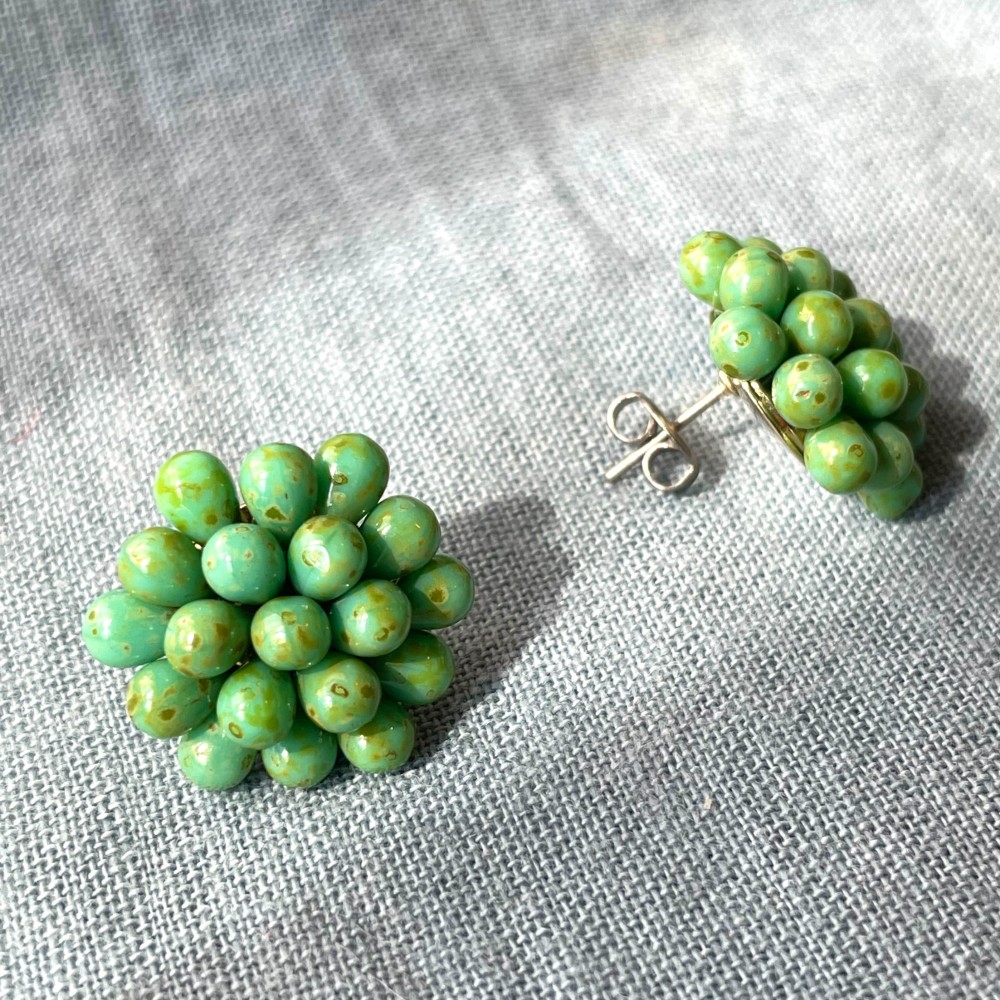 ★再販　チェコビーズドロップフラワー　ターコイズピカソ　ピアス／イヤリング　チタンポストキャッチ　アレルギー対応　音楽