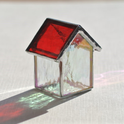 ステンドグラスの小さなおうち（大－赤屋根＋無色イリデッセント壁） 1枚目の画像