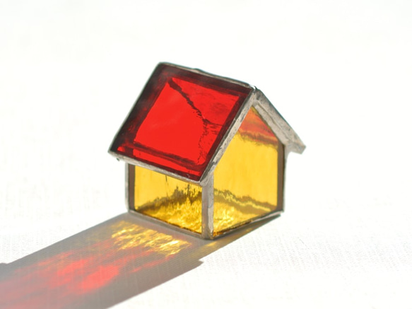 ステンドグラスの小さなおうち（小ー赤屋根+黄色壁） 1枚目の画像
