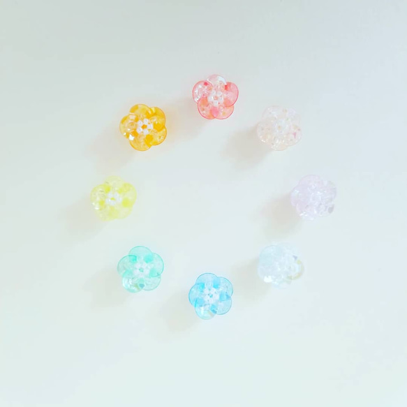 001＊little flowers＊【テグスや糸が通せる】スパンコールで作った小さなお花8種類24個　デコパーツ 2枚目の画像