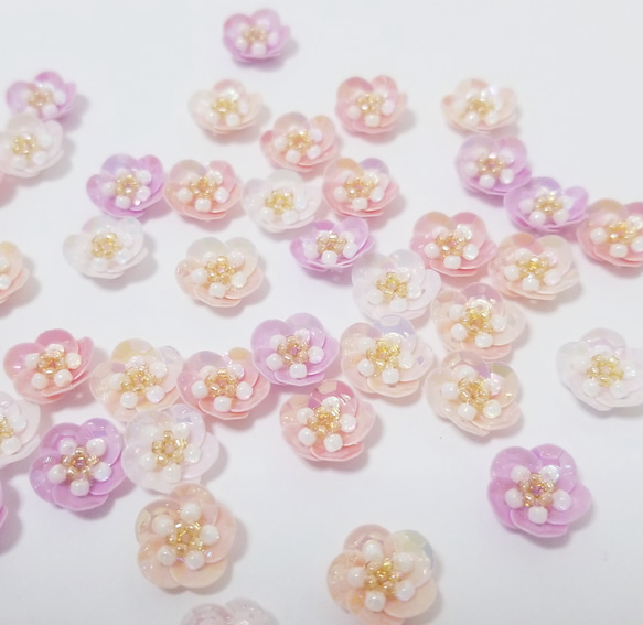 011＊little flowers＊【カボションタイプ】スパンコールで作ったお花12個＊ピンク　カボション　デコパーツ 3枚目の画像