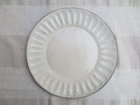 粉引きのパン皿（しのぎ） 2枚目の画像