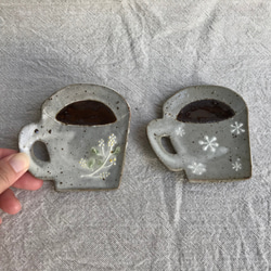 コーヒーカップの豆皿（ミモザ柄と雪柄) 2枚目の画像