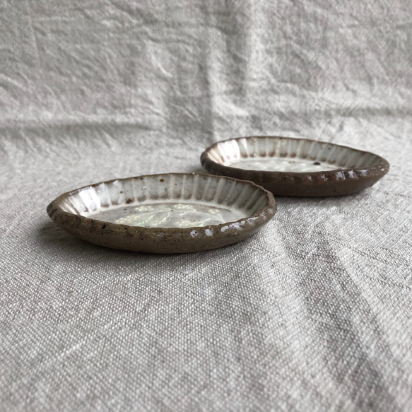 粉引きの豆皿（花柄2枚セット） 5枚目の画像