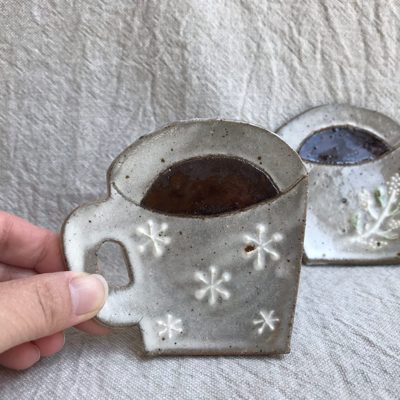 I様ご予約品 コーヒーカップの豆皿（ミモザ柄と雪柄) 5枚目の画像