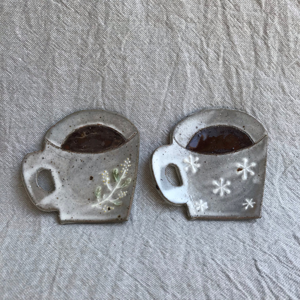 I様ご予約品 コーヒーカップの豆皿（ミモザ柄と雪柄) 1枚目の画像