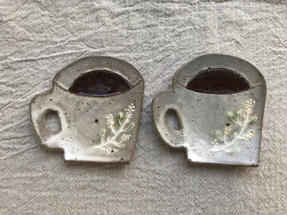 I様ご予約品 コーヒーカップの豆皿（ミモザ柄と雪柄) 2枚目の画像