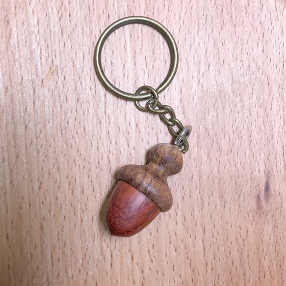 小橡實／殼斗科・木鑰匙圈(黃銅色) 第2張的照片