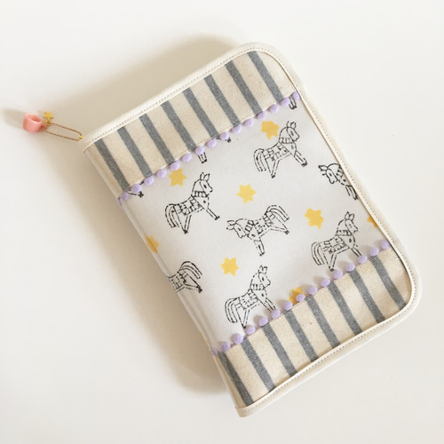 双子用母子手帳ケース（Trip04×グレーストライプ②・きなり） 雑貨
