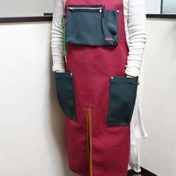 ８号帆布サロペットエプロン　ＳＭサイズ　(赤ワイン×濃グリーン）丈夫なエプロン　男女兼用です。 5枚目の画像
