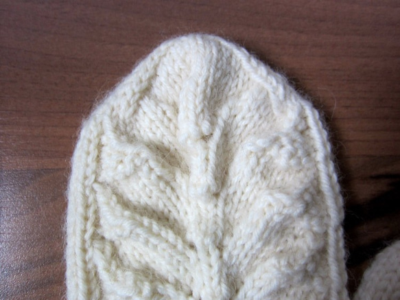 手編み、模様編みミトン、ホワイト 3枚目の画像