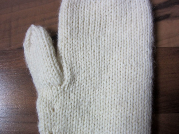 手編み、模様編みミトン、ホワイト 4枚目の画像