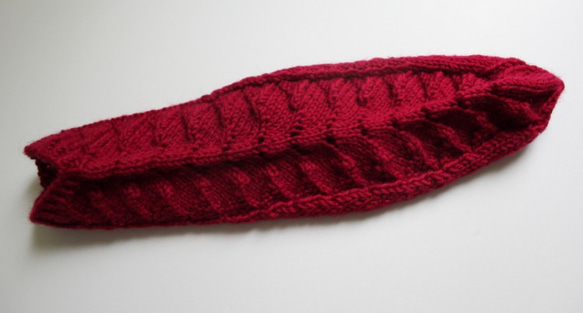 模様編みソックス・ワインレッド、手編み、フィンランド 4枚目の画像