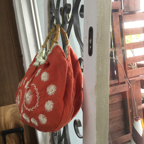 バンブー持ち手手作り布バッグ/刺しゅう その他バッグ Gray bee バンブー持ち手手作り布バッグ/刺しゅう その他バッグ Gray bee