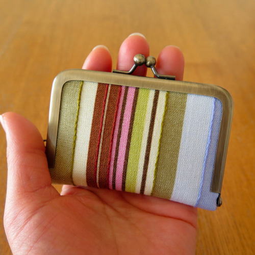 手刺繍のがま口ニードルブック〈サマーストライプ〉 がま口 y * handmade 通販|Creema(クリーマ) 3657321 手刺繍のがま口ニードルブック〈サマーストライプ〉 がま口 y * handmade 通販|Creema(クリーマ) 3657321