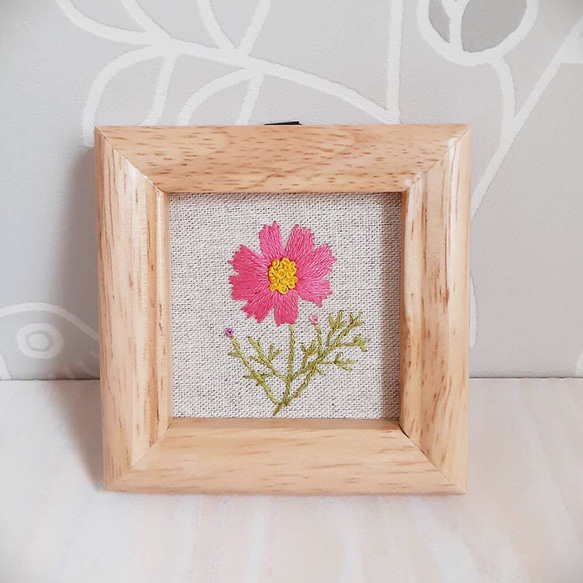 刺繍フレーム コスモス 秋桜 お花の刺繍 壁飾り インテリア雑貨 その他