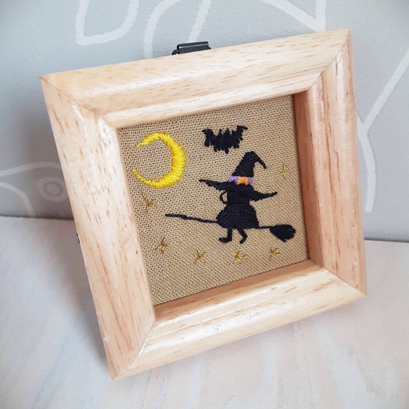 刺繍フレーム　ハロウィン　魔女　月夜　壁飾り インテリア雑貨 2枚目の画像