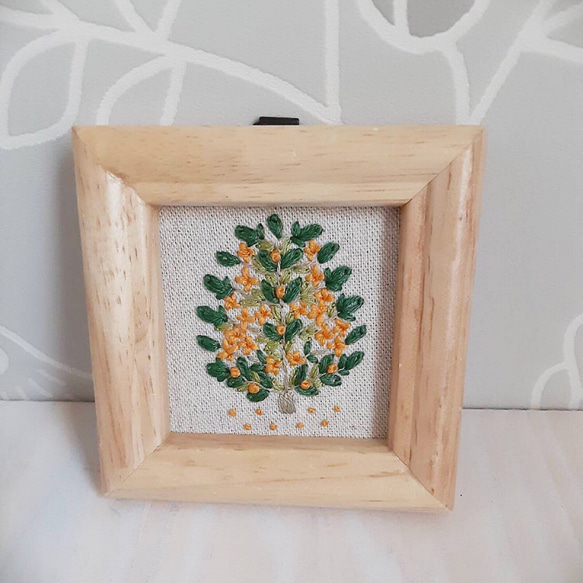 kei様　花の刺繍アート M.K. 金色フレーム Alice Makabe 野の花の刺繍フレーム Kahki | piece store
