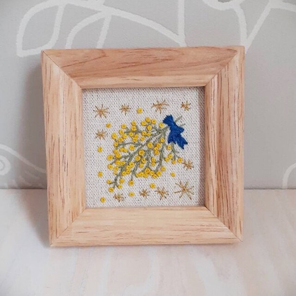 刺繍フレーム　ミモザの花束　お花の刺繍　壁飾り　インテリア雑貨 1枚目の画像