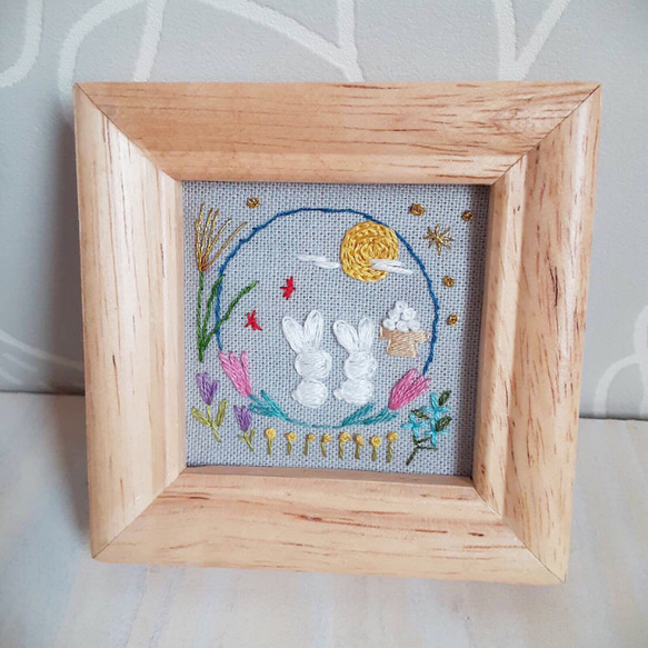 刺繍ミニフレーム☆お月見うさぎ お花の刺繍 壁飾り インテリア
