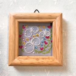 刺繍フレーム お花の刺繍 蝶々 インテリア雑貨 壁飾り フォト