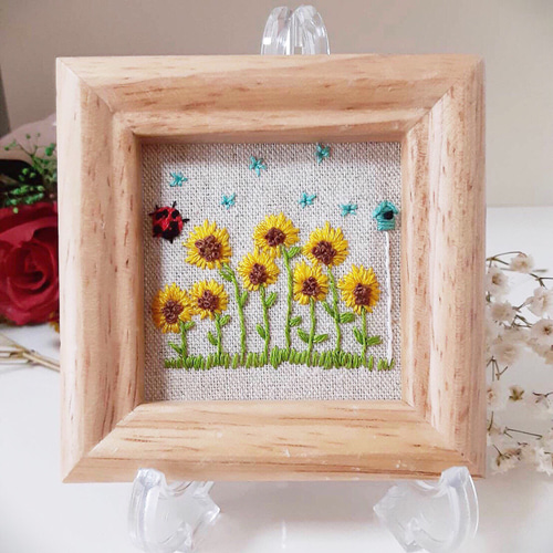 刺繍フレーム ひまわり畑とてんとう虫 壁飾り その他インテリア