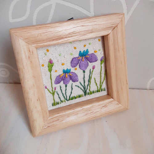 刺繍フレーム お花の刺繍 菖蒲 壁飾り インテリア雑貨 ギフト