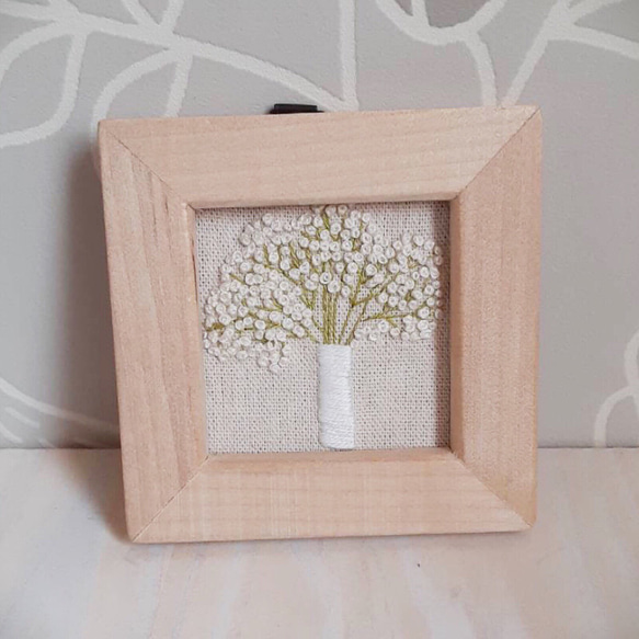 刺繍フレーム お花の刺繍 かすみ草 壁飾り インテリア雑貨