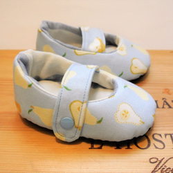 西洋梨派對-藍色嬰兒學步鞋+奶嘴夾彌月禮盒 第2張的照片