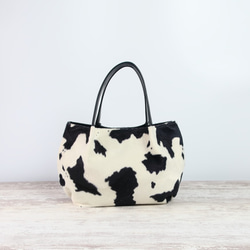 ふんわりタックトート（SS)☆彡アニマルファー×レザー・モノトーン・受注製作・牛柄・軽量 1枚目の画像