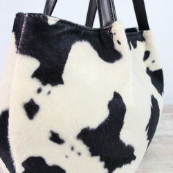 ふんわりタックトート（SS)☆彡アニマルファー×レザー・モノトーン・受注製作・牛柄・軽量 5枚目の画像