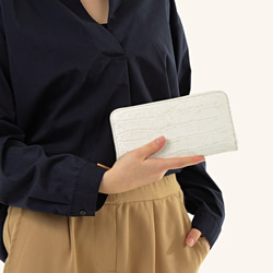 《一番人気！選べる7色》ラウンドファスナー・長財布☆彡大容量・カード12枚収納・クロコダイル型押しレザー・くすみカラー 4枚目の画像