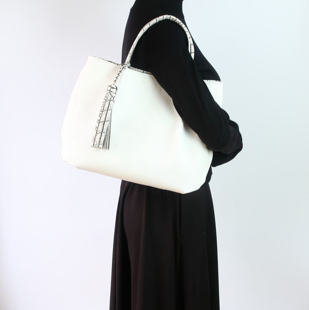 ふんわりタックトート（M)☆彡ホワイト×バニラ（白黒）・受注製作