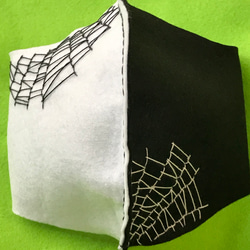 蜘蛛の巣マスク兼マスクカバー　洗濯OK 4枚目の画像