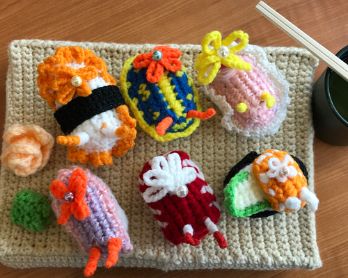ウミウシスシ(ウミウシ寿司)編みぐるみ ハンドメイド あみぐるみ