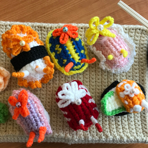 ウミウシスシ(ウミウシ寿司)編みぐるみ ハンドメイド あみぐるみ
