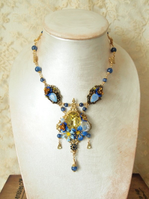 blue & yellow luxury necklace 3枚目の画像