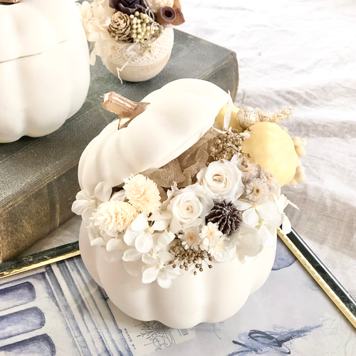 大人ハロウィン】ホワイトパンプキンの フラワーアレンジ #5