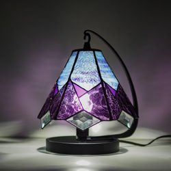「カットガラスが入った青紫のランプ」 1枚目の画像