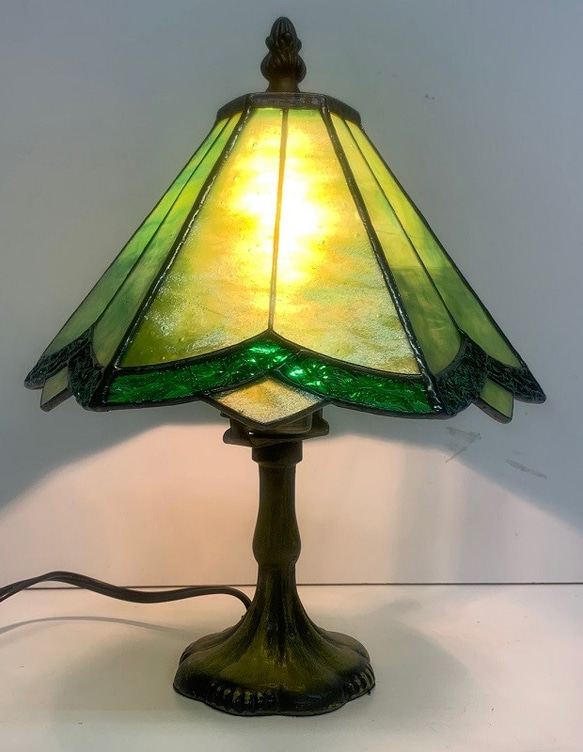 「緑のステンドグラスランプ」照明・グリーンのランプ 3枚目の画像