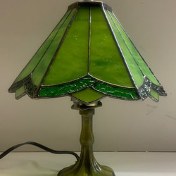 「緑のステンドグラスランプ」照明・グリーンのランプ 1枚目の画像