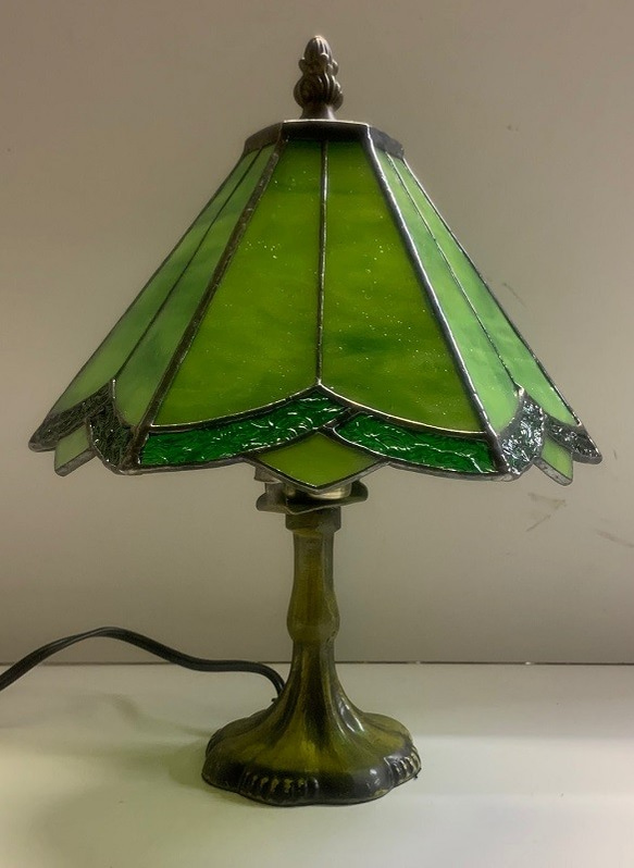 「緑のステンドグラスランプ」照明・グリーンのランプ 1枚目の画像
