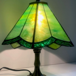 「緑のステンドグラスランプ」照明・グリーンのランプ 2枚目の画像
