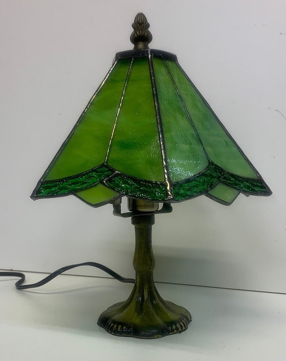 「緑のステンドグラスランプ」照明・グリーンのランプ 4枚目の画像