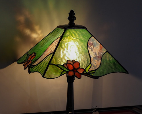 桃の花のランプ」ステンドグラスのランプ ピンク グリーン 緑